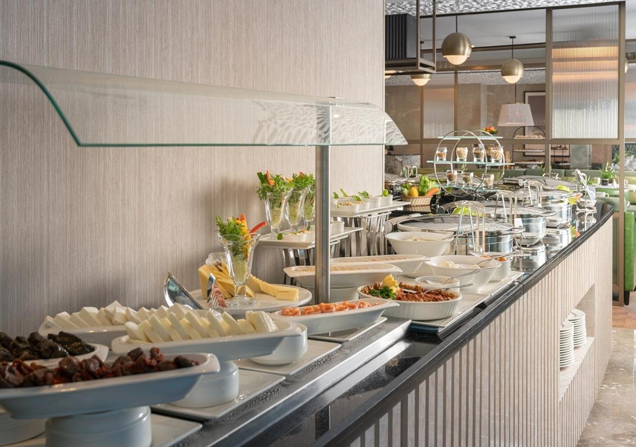 Joudyan Red Sea Mall Jeddah By Elaf מראה חיצוני תמונה A buffet at a hotel